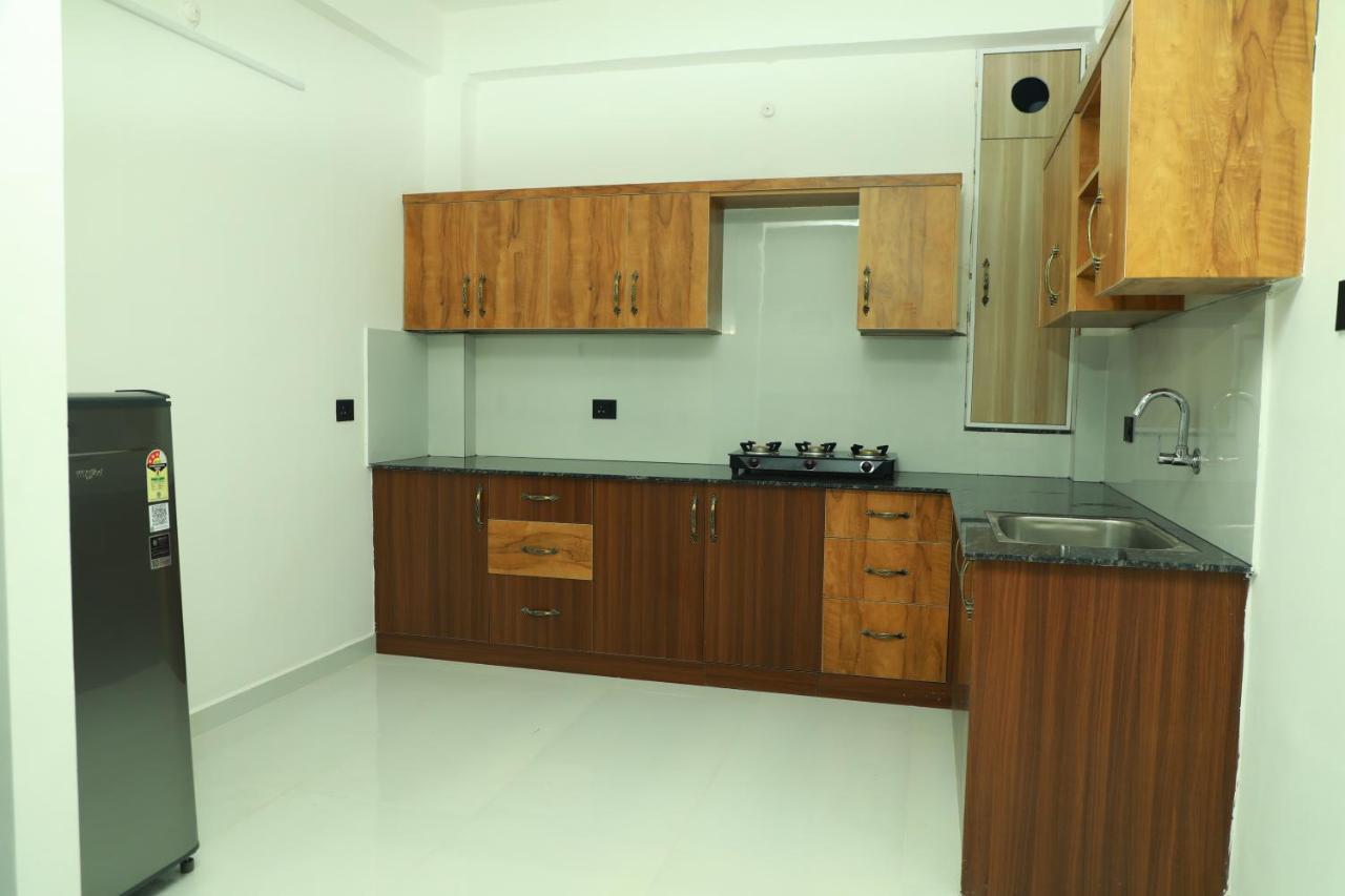 Achoos Residency 호텔 티루발라 외부 사진